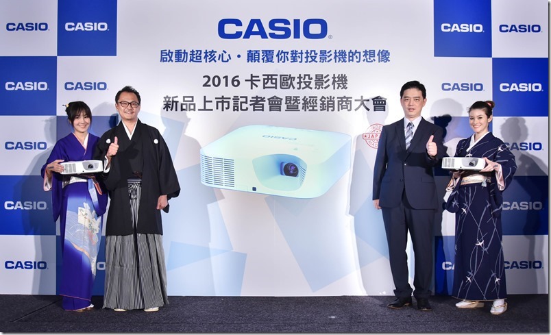 圖二_台灣卡西歐董事長暨總經理小川恒雄(左二)及營業本部長吳國傑(右二)一同啟動超核心系列產品在台上市